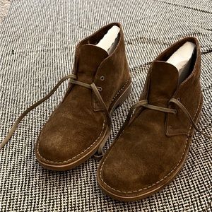 Men’s Clark’s Bushacre 2 brown suede boots, size 8.5D